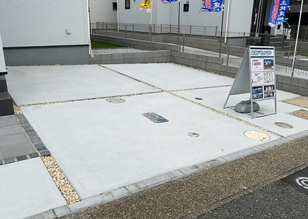 【駐車場】駐車場と明記されていても、最小スペースでつくられた駐車場だと大型車は駐車できなかったり、出入りしにくくなったりする可能性があります。お車のサイズと購入したい物件の駐車場のサイズを現地で確認しましょう。