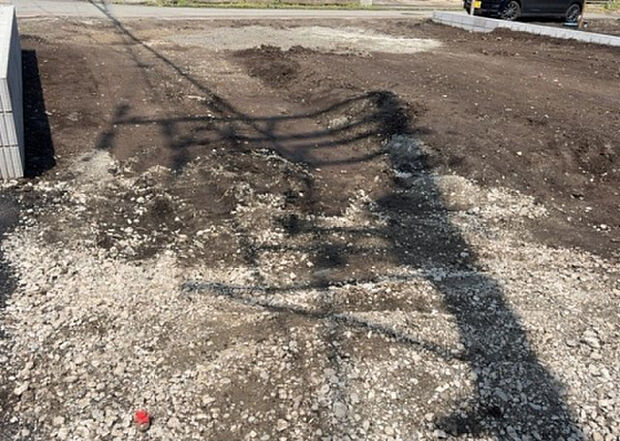 【その他設備】敷地内には、散水栓や立水栓があります。水道水を直接利用できるため、水を運ぶ手間を省くことが出来ます。大量の水を必要とする洗車作業や清掃などに役立ちます。その他設備とあわせて、現地でご確認ください。