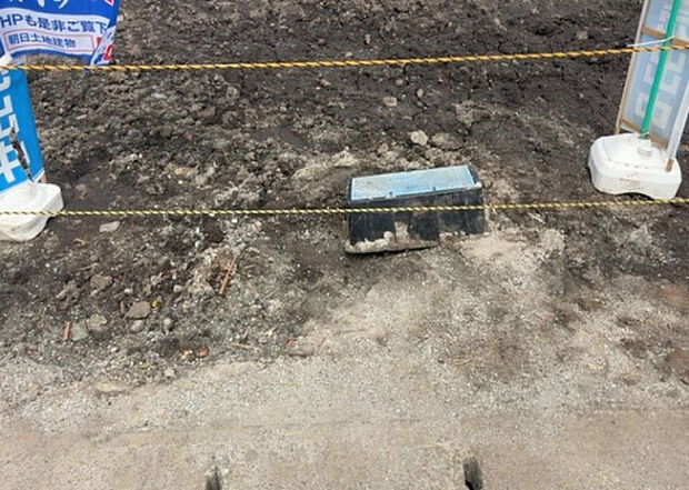 【その他設備】敷地内には、散水栓や立水栓があります。水道水を直接利用できるため、水を運ぶ手間を省くことが出来ます。大量の水を必要とする洗車作業や清掃などに役立ちます。その他設備とあわせて、現地でご確認ください。