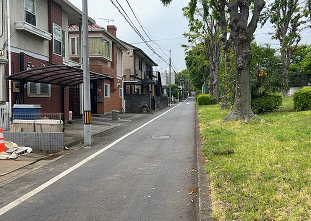 【物件からの展望_2】眺望を気にして物件を探す場合、前面に建物が建っていないか現地で確認しましょう!前面に建物があると景色はもちろん、日当たりや風通しにも影響が出てきます。住んだ時のことを想像しながら現地見学をしましょう。