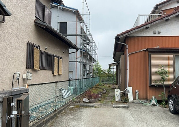 【物件からの展望_2】眺望を気にして物件を探す場合、前面に建物が建っていないか現地で確認しましょう！前面に建物があると景色はもちろん、日当たりや風通しにも影響が出てきます。住んだ時のことを想像しながら現地見学をしましょう。