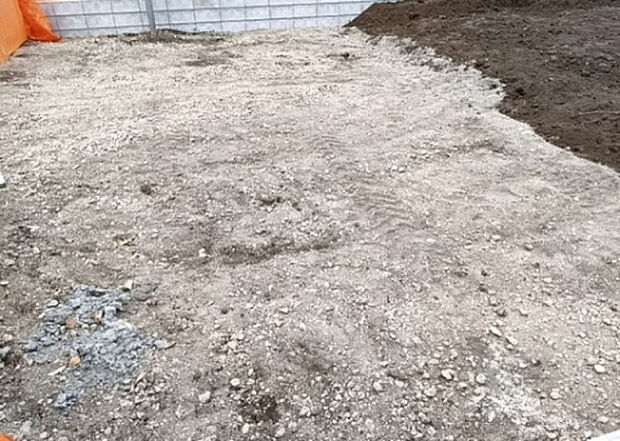 【庭_2】庭のある家に住むことのメリットとして、子どもたちの遊び場を確保できること、ガーデニングや家庭菜園を楽しめること、明るさを確保できることがあります。また、配置を工夫することでプライバシーが確保できます。