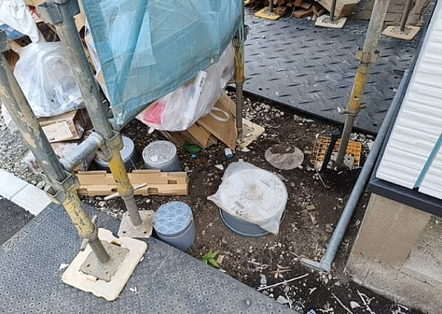 【その他設備】敷地内には、散水栓や立水栓があります。水道水を直接利用できるため、水を運ぶ手間を省くことが出来ます。大量の水を必要とする洗車作業や清掃などに役立ちます。その他設備とあわせて、現地でご確認ください。