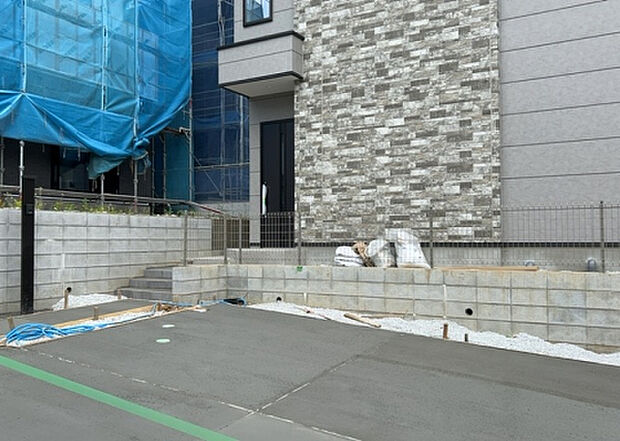 【外観_2】外観は建物の第一印象を決める重要な要素です。複数の方向から見ることで、建物の存在感や周辺との調和、デザインの良さなどがより明確に分かります。お気に入りの建物を見つけてみてください。