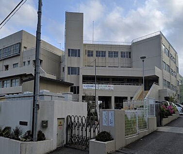 戸室小学校 281m(徒歩4分)