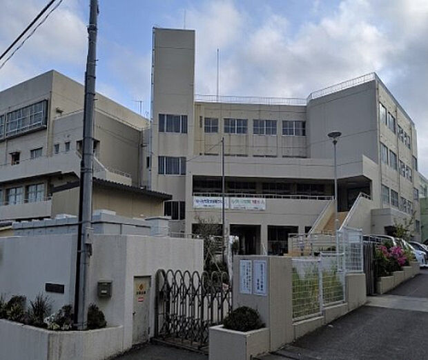 戸室小学校（約281m）