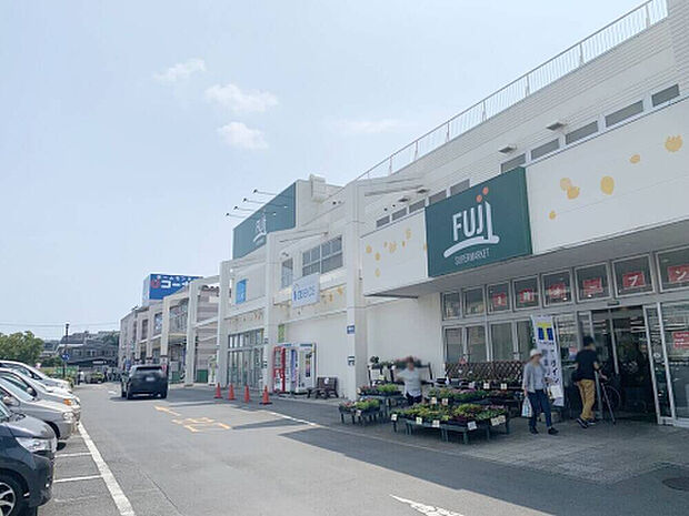富士スーパー戸室店（約517m）