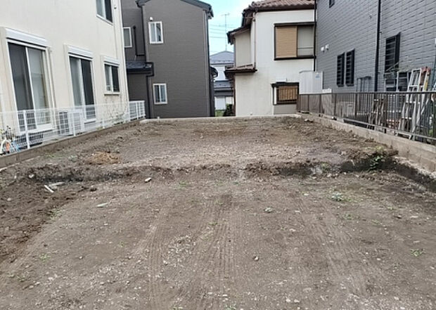 【玄関_2】玄関は、狭すぎると複数人で使いにくく、広すぎても無駄な空間になりがちです。最低2畳を目安にして、家の広さとの兼ね合いや家族の人数を考慮して決めるとよいでしょう。現地を見学して快適な玄関を選びましょう!