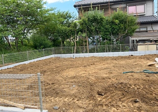 【駐車場_2】駐車場と明記されていても、最小スペースでつくられた駐車場だと大型車は駐車できなかったり、出入りしにくくなったりする可能性があります。お車のサイズと購入したい物件の駐車場のサイズを現地で確認しましょう。