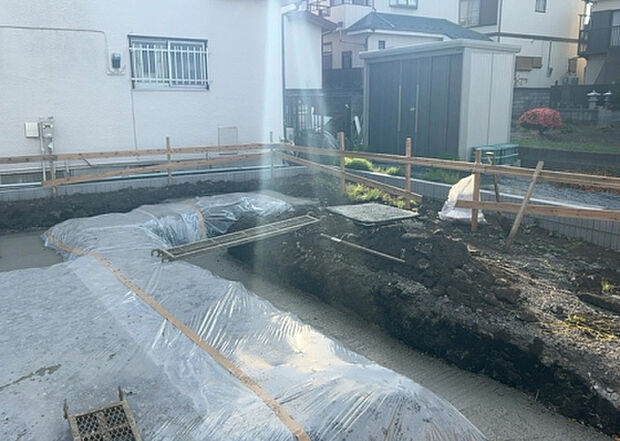 【駐車場_2】駐車場と明記されていても、最小スペースでつくられた駐車場だと大型車は駐車できなかったり、出入りしにくくなったりする可能性があります。お車のサイズと購入したい物件の駐車場のサイズを現地で確認しましょう。