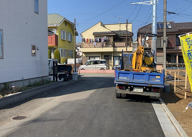 【物件からの展望_2】眺望を気にして物件を探す場合、前面に建物が建っていないか現地で確認しましょう！前面に建物があると景色はもちろん、日当たりや風通しにも影響が出てきます。住んだ時のことを想像しながら現地見学をしましょう。
