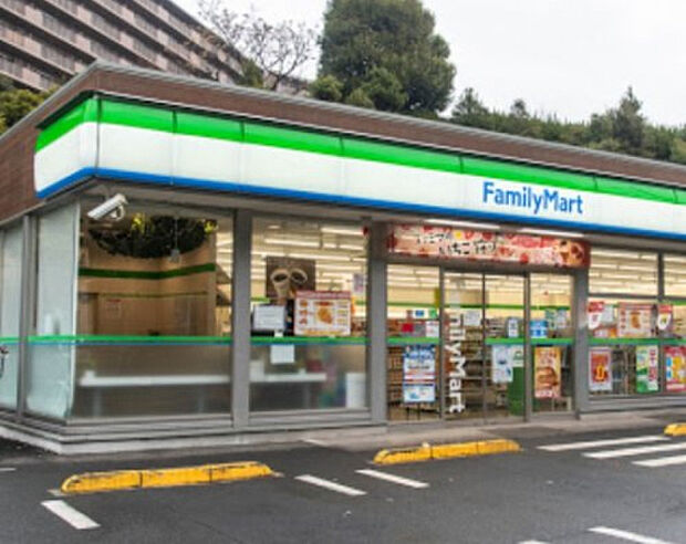 ファミリーマート　町田南大谷店（約718m）