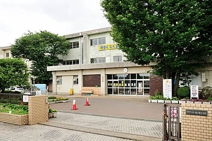 光が丘小学校 527m(徒歩7分)