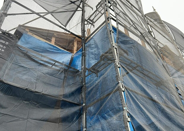 【内装】建物の上下階の通路である階段は、その位置によって動線や室内の印象が大きく左右されます。手摺にも重要な役割があり、転倒の防止・歩行や動作を円滑にして日常生活を支えることを主な目的として設置されています。