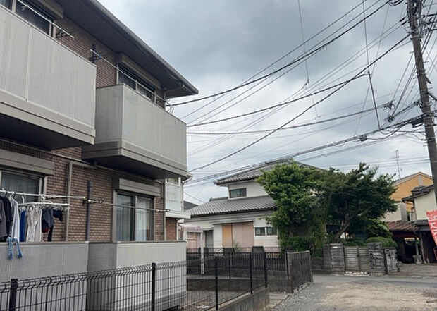 【物件からの展望_2】眺望を気にして物件を探す場合、前面に建物が建っていないか現地で確認しましょう！前面に建物があると景色はもちろん、日当たりや風通しにも影響が出てきます。住んだ時のことを想像しながら現地見学をしましょう。