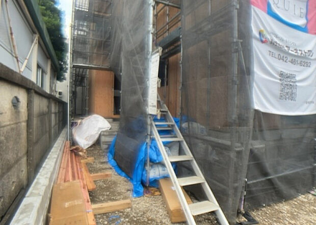 【その他設備】敷地内には、散水栓や立水栓があります。水道水を直接利用できるため、水を運ぶ手間を省くことが出来ます。大量の水を必要とする洗車作業や清掃などに役立ちます。その他設備とあわせて、現地でご確認ください。