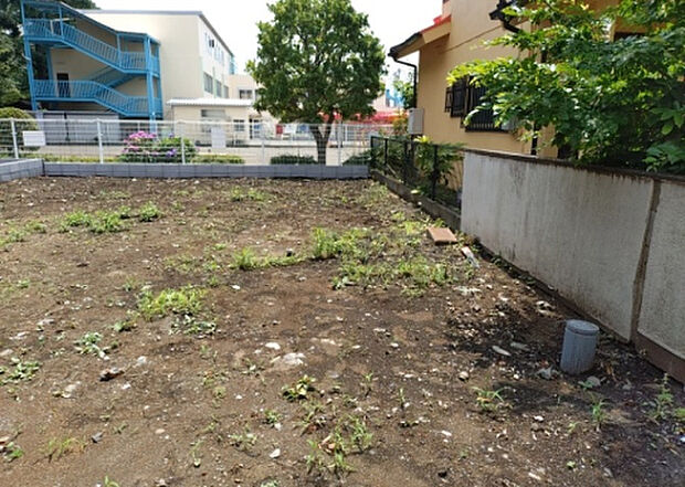 【玄関_2】玄関は、狭すぎると複数人で使いにくく、広すぎても無駄な空間になりがちです。最低2畳を目安にして、家の広さとの兼ね合いや家族の人数を考慮して決めるとよいでしょう。現地を見学して快適な玄関を選びましょう！
