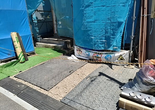 【庭】庭があることでガーデニングや家庭菜園はもちろん、こどもの遊び場やペットを放して遊ぶことができます。また、家の周囲に余裕があるということです。隣地との間があれば、十分な日当たりと、風通しが確保できます。