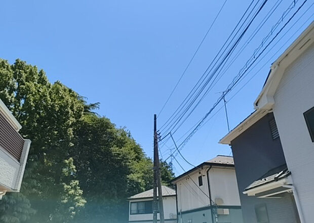【物件からの展望】眺望を気にして物件を探す場合、前面に建物が建っていないか現地で確認しましょう！前面に建物があると景色はもちろん、日当たりや風通しにも影響が出てきます。住んだ時のことを想像しながら現地見学をしましょう。