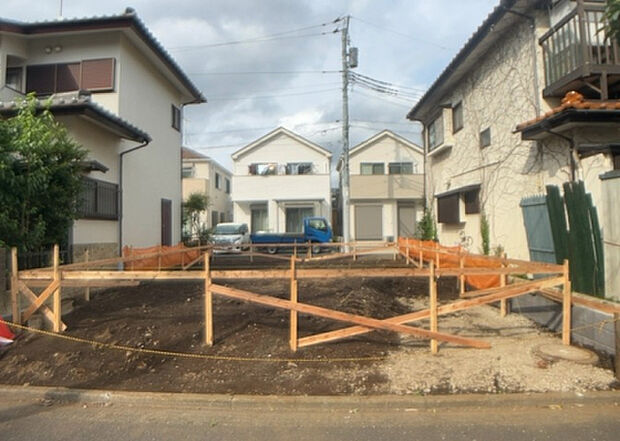 【その他設備】敷地内には、散水栓や立水栓があります。水道水を直接利用できるため、水を運ぶ手間を省くことが出来ます。大量の水を必要とする洗車作業や清掃などに役立ちます。その他設備とあわせて、現地でご確認ください。