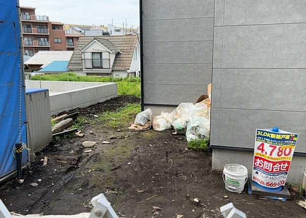 【庭】庭があることでガーデニングや家庭菜園はもちろん、こどもの遊び場やペットを放して遊ぶことができます。また、家の周囲に余裕があるということです。隣地との間があれば、十分な日当たりと、風通しが確保できます。