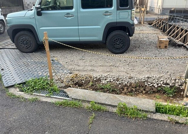【駐車場】駐車場と明記されていても、最小スペースでつくられた駐車場だと大型車は駐車できなかったり、出入りしにくくなったりする可能性があります。お車のサイズと購入したい物件の駐車場のサイズを現地で確認しましょう。