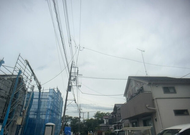 【物件からの展望】眺望を気にして物件を探す場合、前面に建物が建っていないか現地で確認しましょう！前面に建物があると景色はもちろん、日当たりや風通しにも影響が出てきます。住んだ時のことを想像しながら現地見学をしましょう。