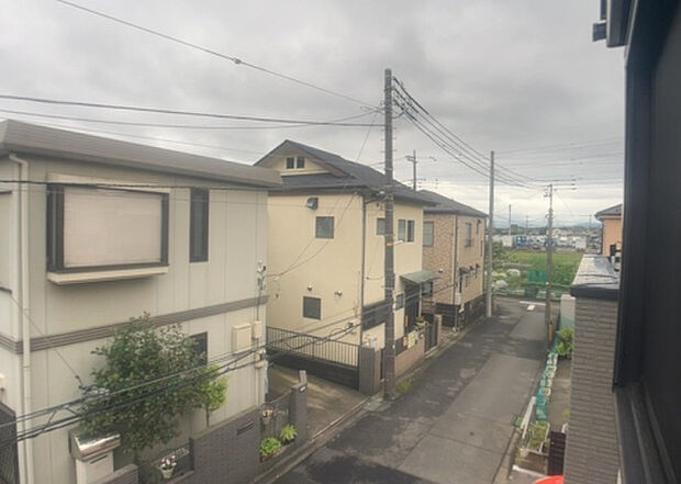 【物件からの展望】眺望を気にして物件を探す場合、前面に建物が建っていないか現地で確認しましょう!前面に建物があると景色はもちろん、日当たりや風通しにも影響が出てきます。住んだ時のことを想像しながら現地見学をしましょう。