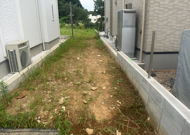 【駐車場_2】駐車場と明記されていても、最小スペースでつくられた駐車場だと大型車は駐車できなかったり、出入りしにくくなったりする可能性があります。お車のサイズと購入したい物件の駐車場のサイズを現地で確認しましょう。