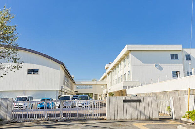 新町中学校(約1,660m)