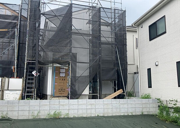 【外観_2】外観は建物の第一印象を決める重要な要素です。複数の方向から見ることで、建物の存在感や周辺との調和、デザインの良さなどがより明確に分かります。お気に入りの建物を見つけてみてください。