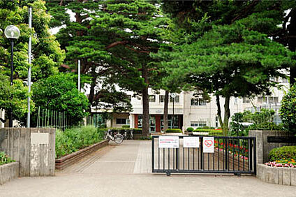 弥栄中学校 614m(徒歩8分)