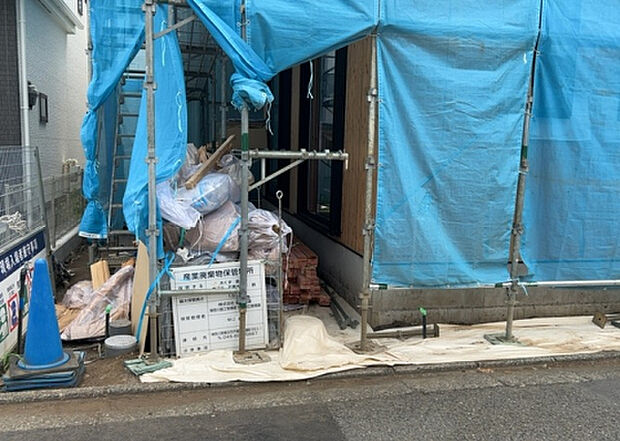 【庭】庭があることでガーデニングや家庭菜園はもちろん、こどもの遊び場やペットを放して遊ぶことができます。また、家の周囲に余裕があるということです。隣地との間があれば、十分な日当たりと、風通しが確保できます。