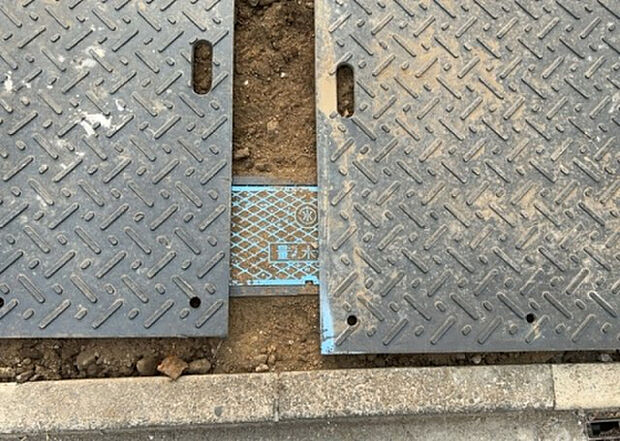 【その他設備】敷地内には、散水栓や立水栓があります。水道水を直接利用できるため、水を運ぶ手間を省くことが出来ます。大量の水を必要とする洗車作業や清掃などに役立ちます。その他設備とあわせて、現地でご確認ください。