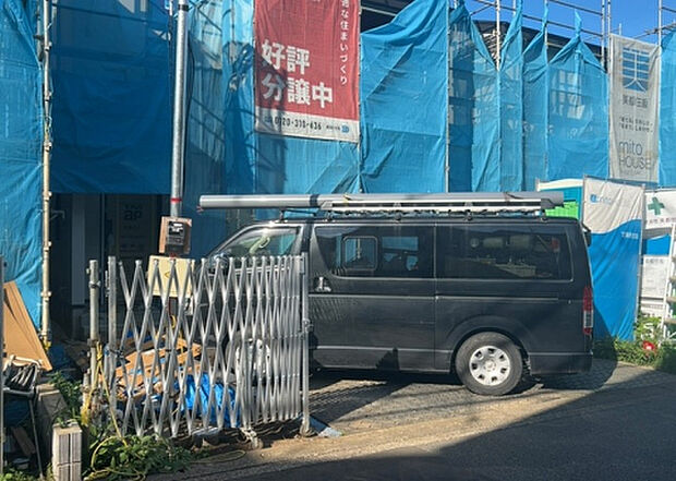 【駐車場_2】駐車場と明記されていても、最小スペースでつくられた駐車場だと大型車は駐車できなかったり、出入りしにくくなったりする可能性があります。お車のサイズと購入したい物件の駐車場のサイズを現地で確認しましょう。