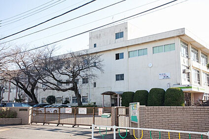 緑が丘中学校 679m(徒歩9分)