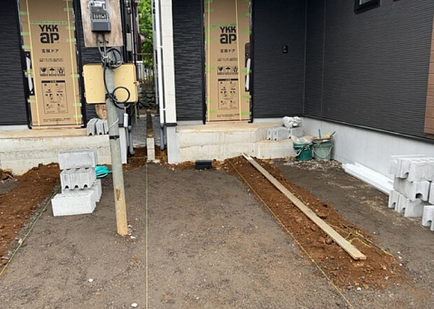 【その他設備】敷地内には、散水栓や立水栓があります。水道水を直接利用できるため、水を運ぶ手間を省くことが出来ます。大量の水を必要とする洗車作業や清掃などに役立ちます。その他設備とあわせて、現地でご確認ください。
