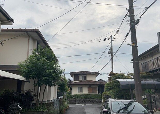 【物件からの展望_2】眺望を気にして物件を探す場合、前面に建物が建っていないか現地で確認しましょう!前面に建物があると景色はもちろん、日当たりや風通しにも影響が出てきます。住んだ時のことを想像しながら現地見学をしましょう。