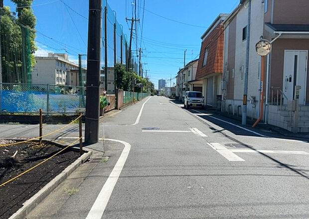 【物件からの展望】眺望を気にして物件を探す場合、前面に建物が建っていないか現地で確認しましょう!前面に建物があると景色はもちろん、日当たりや風通しにも影響が出てきます。住んだ時のことを想像しながら現地見学をしましょう。