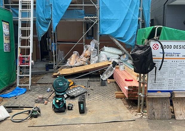 【庭】庭があることでガーデニングや家庭菜園はもちろん、こどもの遊び場やペットを放して遊ぶことができます。また、家の周囲に余裕があるということです。隣地との間があれば、十分な日当たりと、風通しが確保できます。