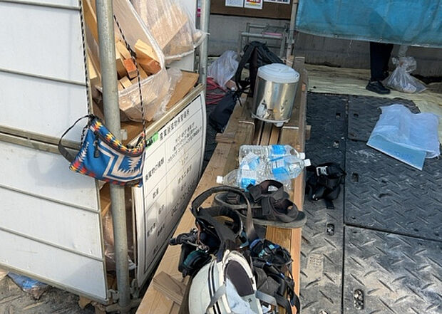 【庭】庭があることでガーデニングや家庭菜園はもちろん、こどもの遊び場やペットを放して遊ぶことができます。また、家の周囲に余裕があるということです。隣地との間があれば、十分な日当たりと、風通しが確保できます。