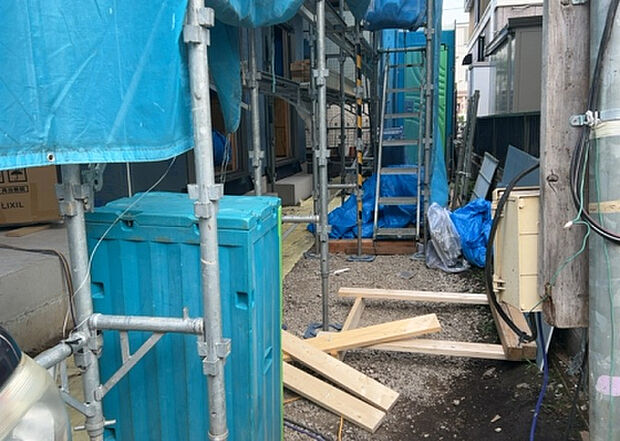 【駐車場】駐車場と明記されていても、最小スペースでつくられた駐車場だと大型車は駐車できなかったり、出入りしにくくなったりする可能性があります。お車のサイズと購入したい物件の駐車場のサイズを現地で確認しましょう。