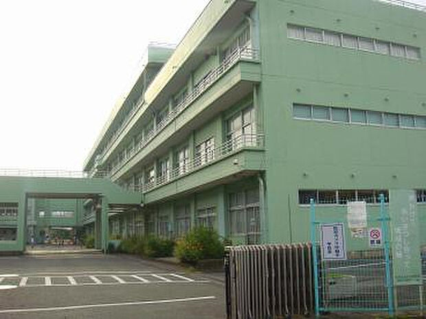 北小学校(約1,038m)
