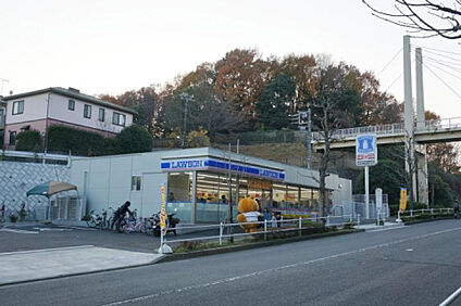 ローソン　町田金井三丁目店 716m(徒歩9分)