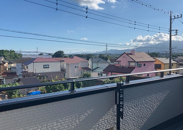 【物件からの展望】眺望を気にして物件を探す場合、前面に建物が建っていないか現地で確認しましょう!前面に建物があると景色はもちろん、日当たりや風通しにも影響が出てきます。住んだ時のことを想像しながら現地見学をしましょう。