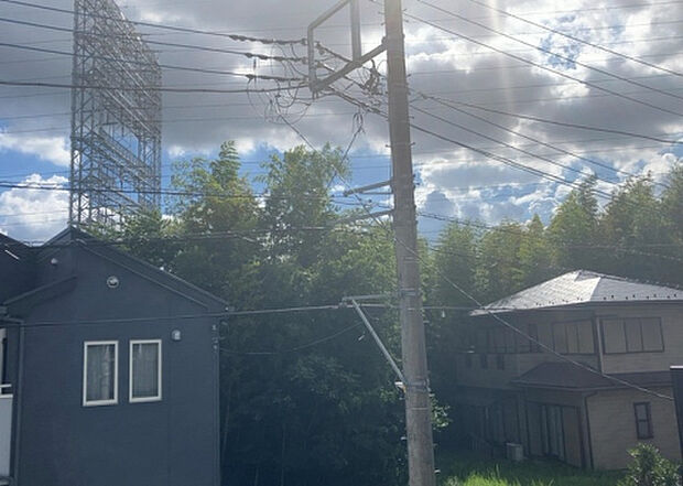 【物件からの展望】眺望を気にして物件を探す場合、前面に建物が建っていないか現地で確認しましょう!前面に建物があると景色はもちろん、日当たりや風通しにも影響が出てきます。住んだ時のことを想像しながら現地見学をしましょう。