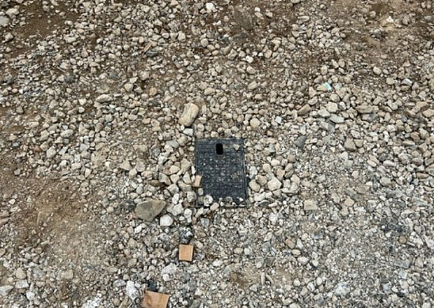 【その他設備】敷地内には、散水栓や立水栓があります。水道水を直接利用できるため、水を運ぶ手間を省くことが出来ます。大量の水を必要とする洗車作業や清掃などに役立ちます。その他設備とあわせて、現地でご確認ください。