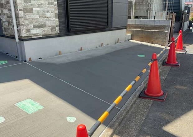 【庭】庭があることでガーデニングや家庭菜園はもちろん、こどもの遊び場やペットを放して遊ぶことができます。また、家の周囲に余裕があるということです。隣地との間があれば、十分な日当たりと、風通しが確保できます。