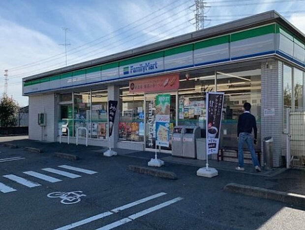 ファミリーマート 八王子バイパス店(約468m)