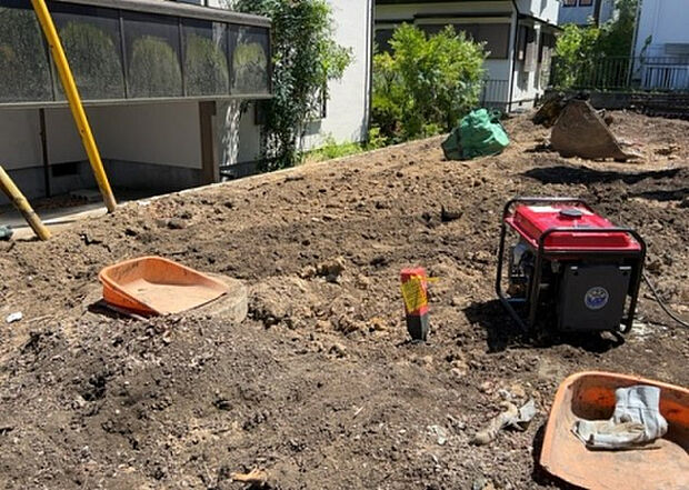 【庭】庭があることでガーデニングや家庭菜園はもちろん、こどもの遊び場やペットを放して遊ぶことができます。また、家の周囲に余裕があるということです。隣地との間があれば、十分な日当たりと、風通しが確保できます。